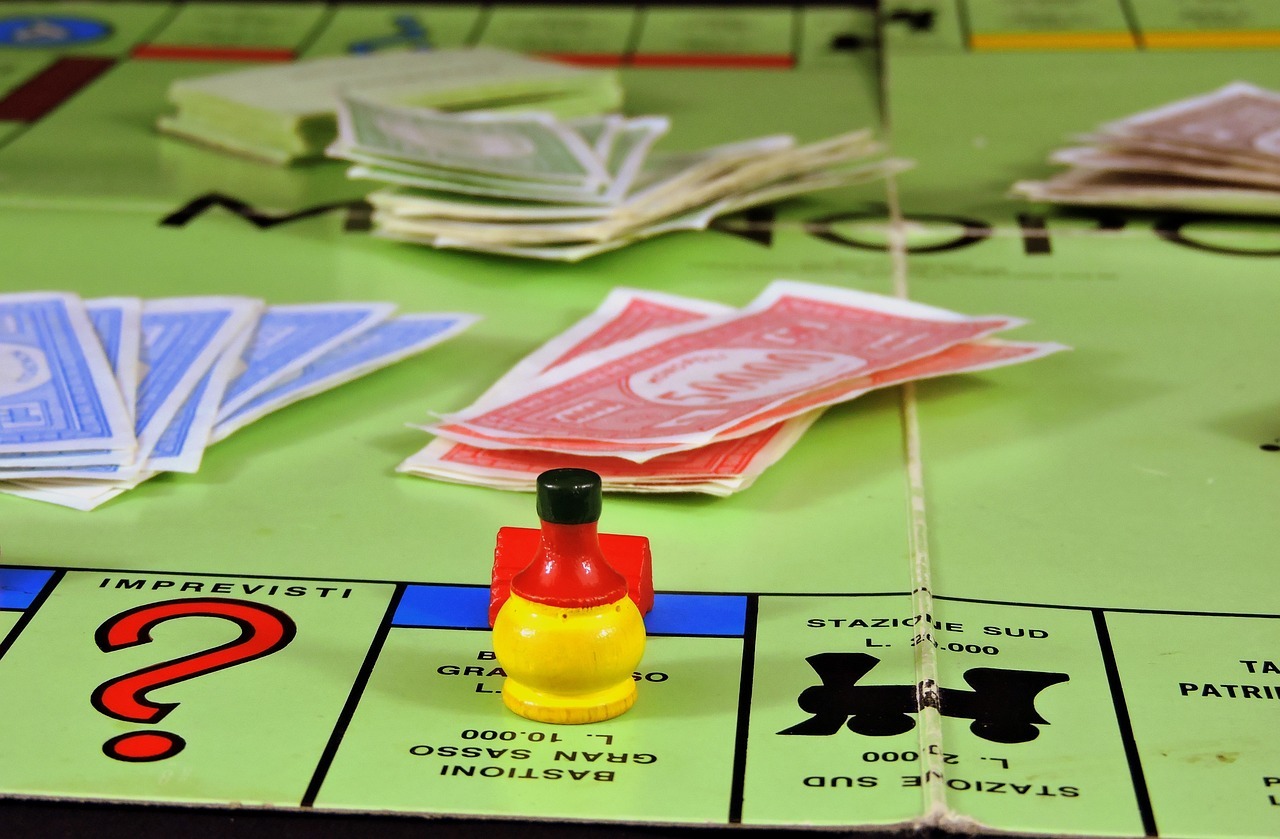 Play Board Game Monopoly